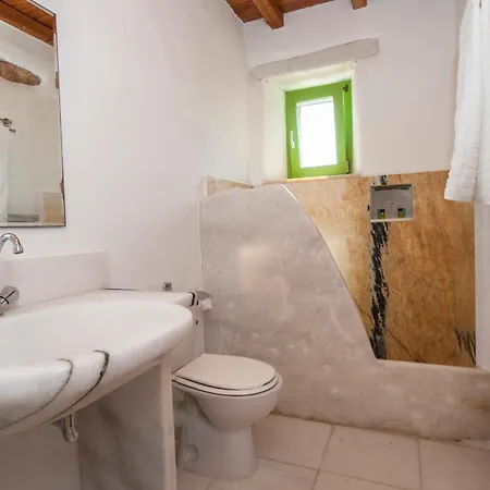 Aeolos With 2 Private Pools *