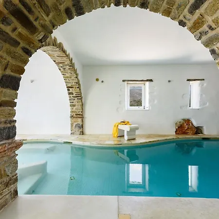 Aeolos With 2 Private Pools *