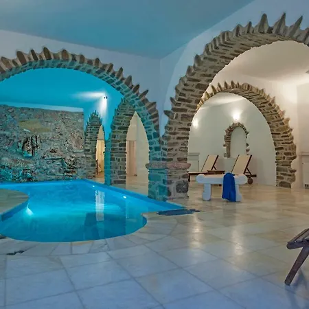 Aeolos With 2 Private Pools